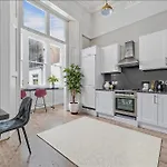 2Br Flat In The Heart Of South Kensington